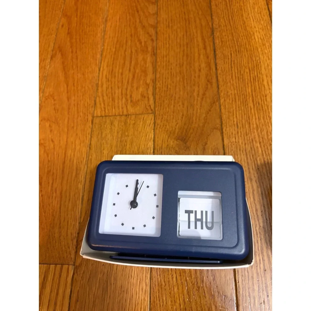 New Vivitar Analog Desk Clock with Manual Day Flip Set of 2 Navy and Cream